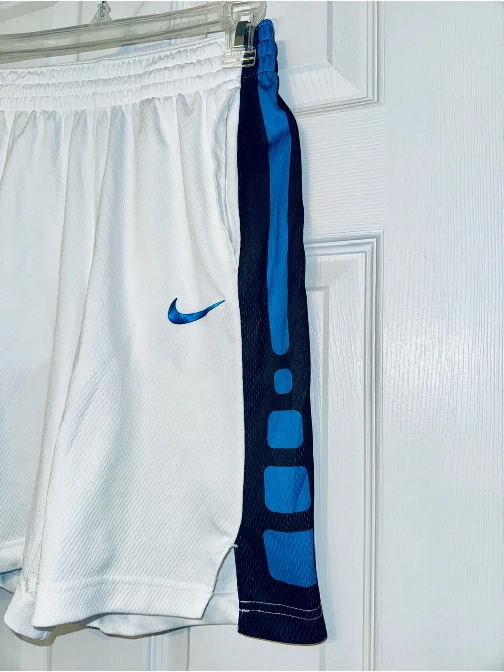 Nike Dri-FIT Boys White Athletic Basketball Shorts Blue Trim Size Large